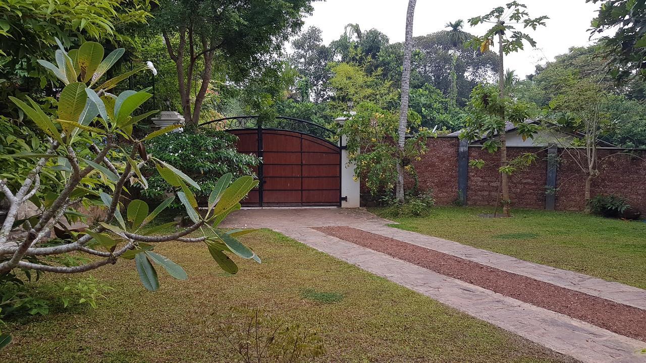 Siriniwasa Luxury Villa With Private Pool Индурува Экстерьер фото