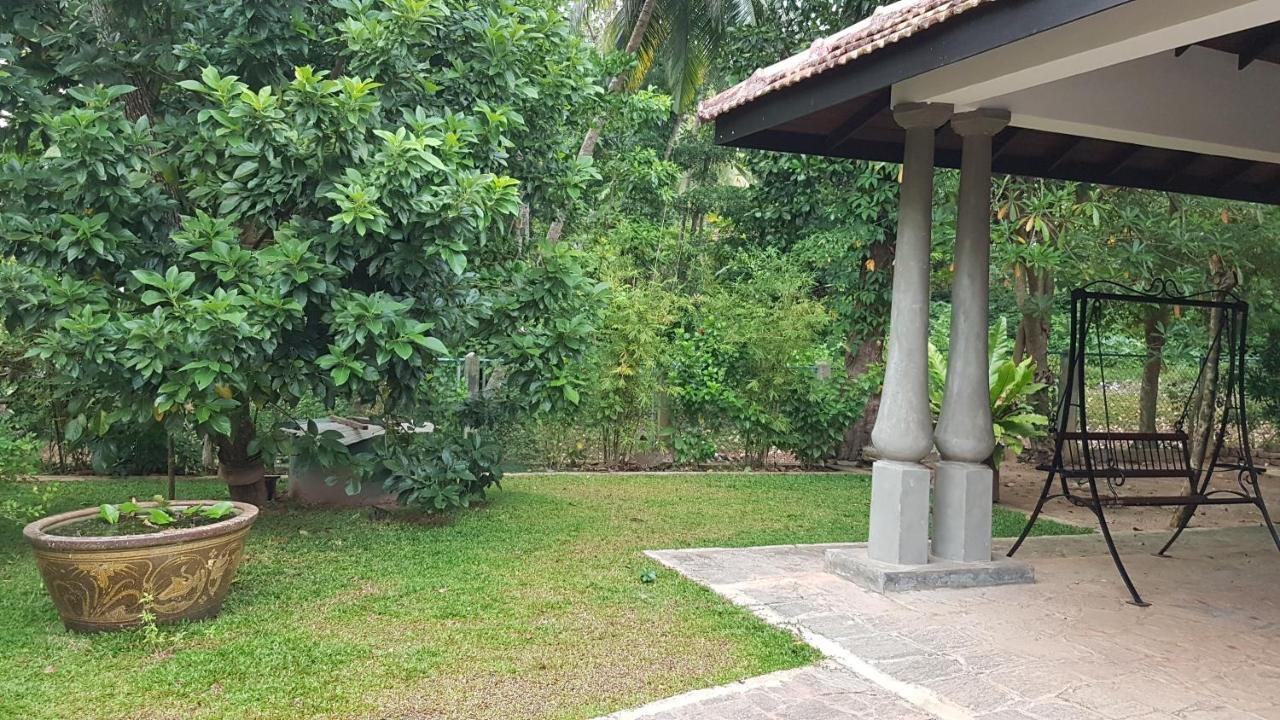 Siriniwasa Luxury Villa With Private Pool Индурува Экстерьер фото