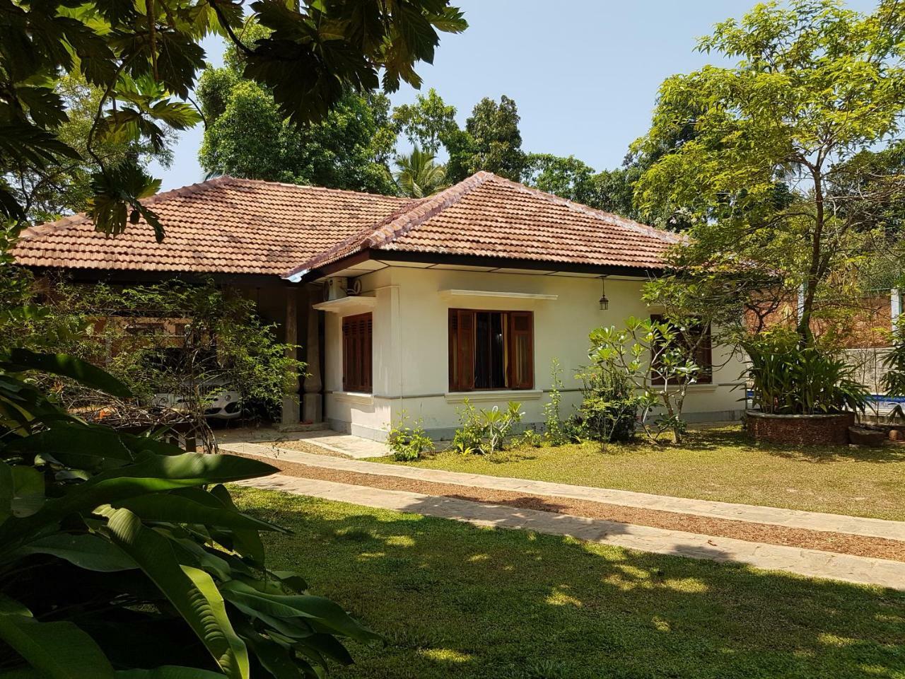 Siriniwasa Luxury Villa With Private Pool Индурува Экстерьер фото